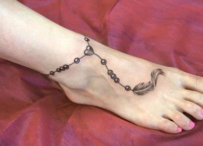 Tato di kaki - pilihan terbaik untuk tato wanita dan artinya